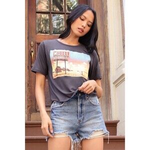 La La Land Women's Motel Graphic Print Gray Slouchy Short Sleeve T-Shirt Size M